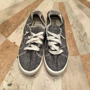 Slip-On Foam Padded Sole Sneakers 8